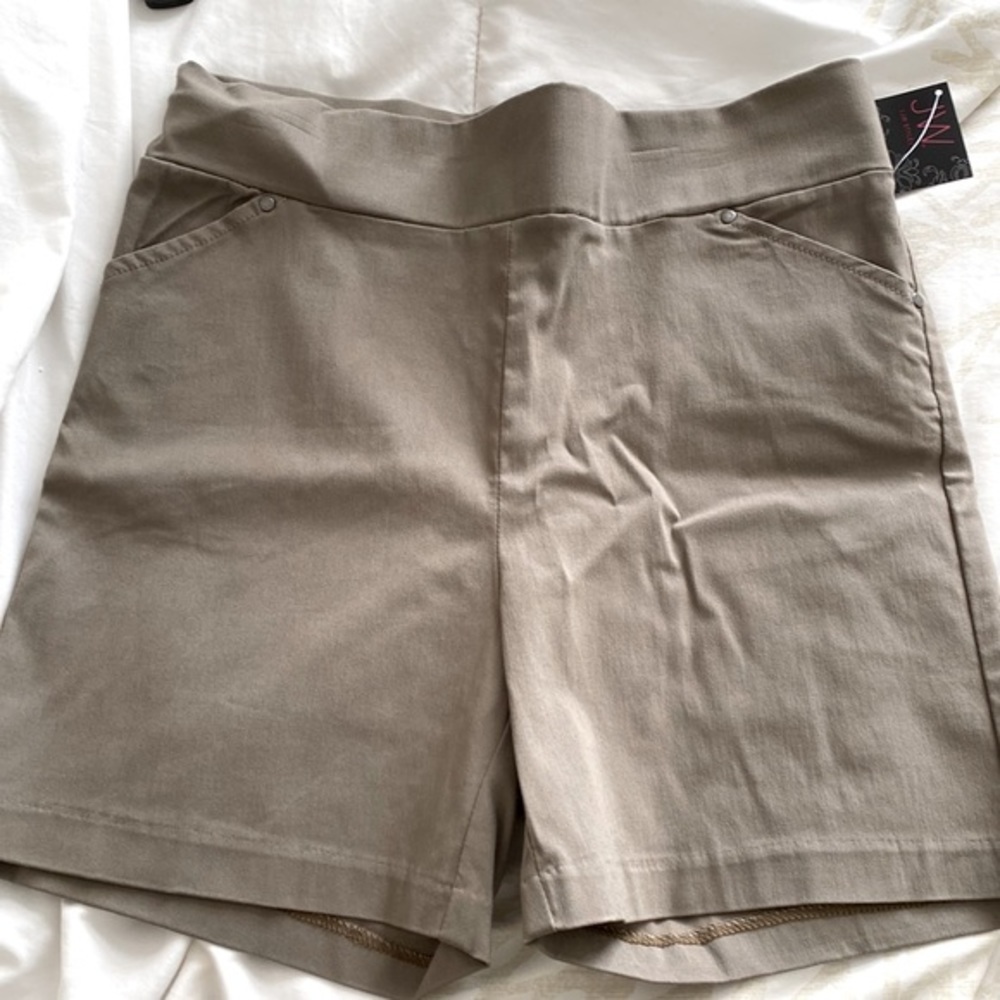 JW‎ shorts brown grey color